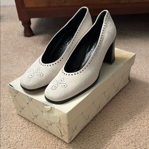 Joan Helpern Elegant Cream Heels